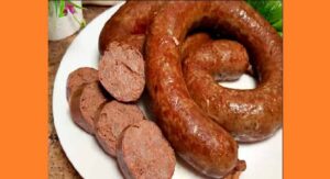 Ковбаса з печінки та сала. Фото